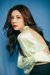 ​宋妍霏：身姿妖娆妩媚皮肤白嫩丝滑，带有几分狂野的美你喜欢吗？