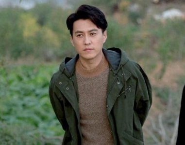 ​靳东否认剧组欠薪，大用咯噔文学被刷屏群嘲，帖子火速被删