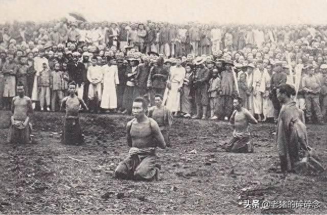 直击清末刑场,图1是刽子手,图3正在吃上路饭,图4是枭首示众