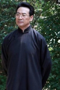 ​65岁寇振海和44岁漂亮妻子李婷的生活照