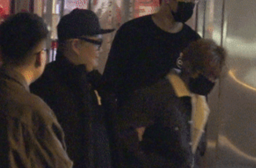 笑不活了！鹿晗与知名狗仔隔空对喷，互相暗骂不带一个脏字