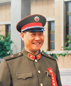 ​李九龙：原成都军区司令员，1994年晋升上将，儿子却只是一个工人