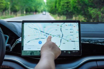 ​手机导航终于能投影了，投到汽车挡风玻璃上，不用低头看手机！