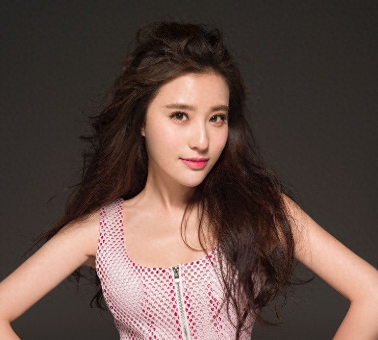 有“北电最美女生”之称的鲍天琦像是一张白纸，可塑性很强