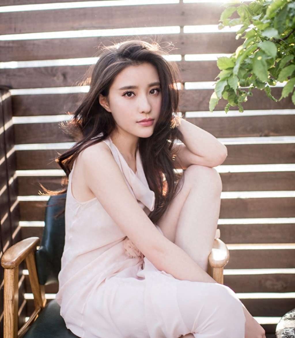 有“北电最美女生”之称的鲍天琦像是一张白纸，可塑性很强