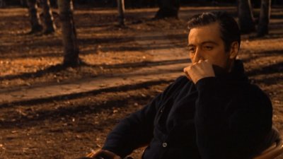 ​《教父》麦克•柯里昂：为家人痛苦地活着，是男人难逃的悲情宿命