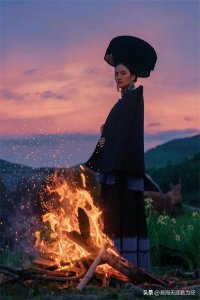 ​《己亥日柱：命理画卷中的奥秘与挑战》