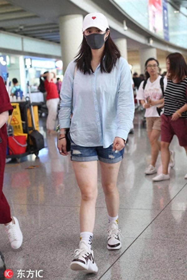 蒋欣不理与刘涛不和传闻低调现身，两人之间的关系究竟怎么了？