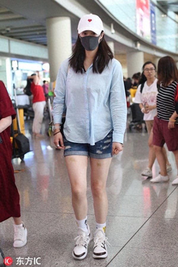 蒋欣不理与刘涛不和传闻低调现身，两人之间的关系究竟怎么了？