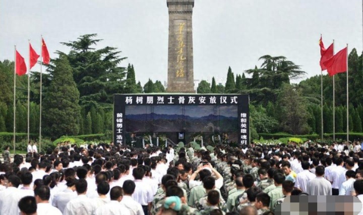 维和英雄杨树朋葬礼：曾出境《真正男子汉》，王宝强、袁弘悼念