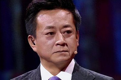 ​朱军近照曝光，九年官司缠身，如今状态难以恢复！