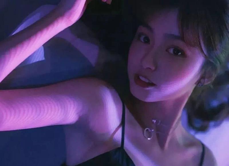 粉底液和气垫哪个好用（气垫VS粉底液谁比较好）