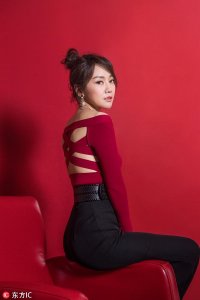 ​闫妮和胡歌个人资料（46岁闫妮单身依然期待爱情）