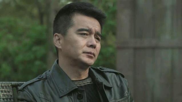 《人民的名义》陈清泉“学外语”被抓,谁注意到他的手放在哪里?