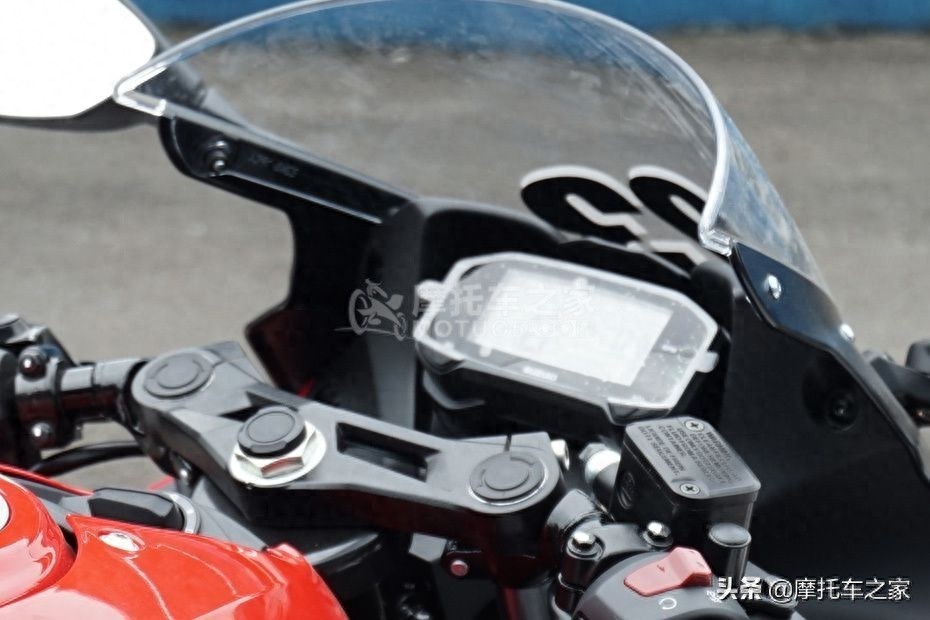 小排量跑车铃木GSXR150，轻便不失大雅