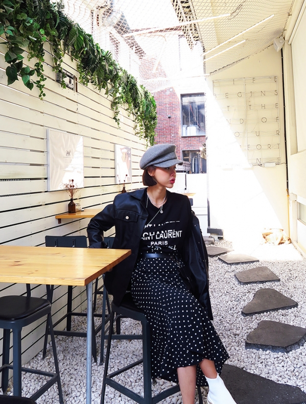 黑白波点裙子搭配图片配什么上衣 复古波点也可以很少女