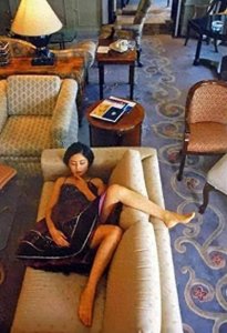 ​早年陈红在陈凯歌豪宅的照片曝光！眼神意乱情迷，想入非非