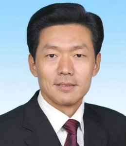 ​四川“巨贪”青理东：偷玩女下属，敛财千万，却让亲生母亲捡垃圾