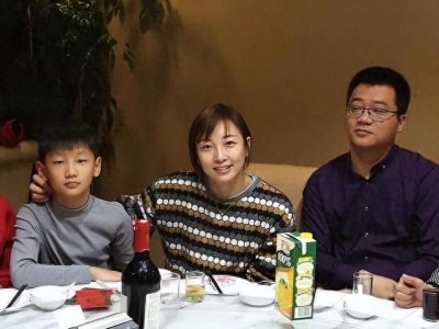 ​52岁父亲为延续香火，和邻居阿姨生下双胞胎，儿子不结婚生子