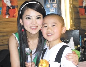 他是《还珠格格》里的东儿，因病五岁身高70厘米，如今这样了