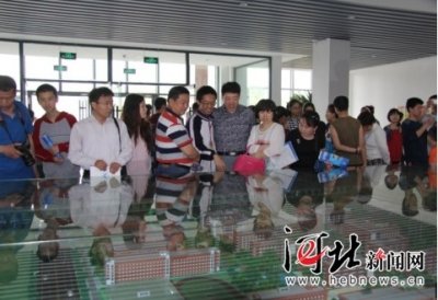 ​衡水一中开放日 全国12000余人前来参观