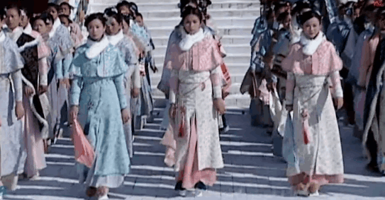 佘诗曼分享《金枝欲孽》花絮 称赞网友火眼金睛