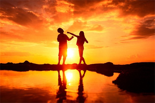 「超赞情侣照」太美了！一定要拍一组这样的“情侣照”