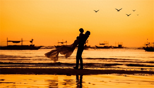 「超赞情侣照」太美了！一定要拍一组这样的“情侣照”