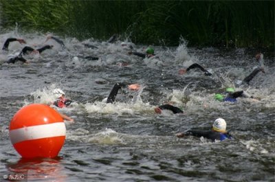 ​游泳教学，在开放水域游泳的九个建议，特别是铁三运动员，必看