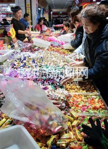 ​开心果一斤涨20元仍稳坐干果“头牌”！年货“老味道”最受宠