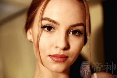 ​女人后背右侧有痣好吗？有侠肝文采出众