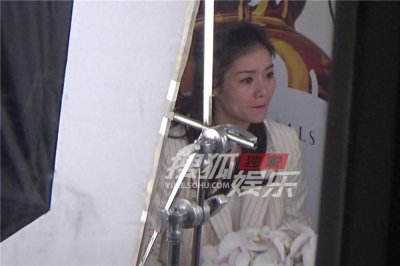 ​独家：李娜录节目打扮淑雅 老公孩子耐心等到天黑